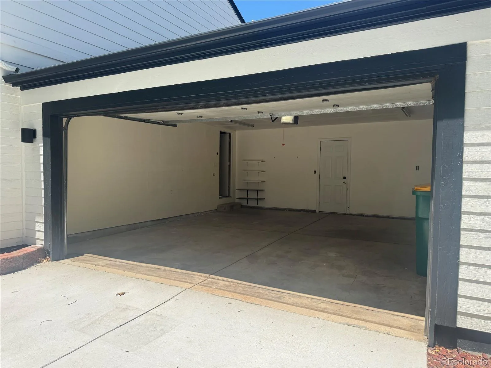 1410 S Vaughn Circle Aurora CO 80012 MLS #REC5820295 06292026154633 1600 32