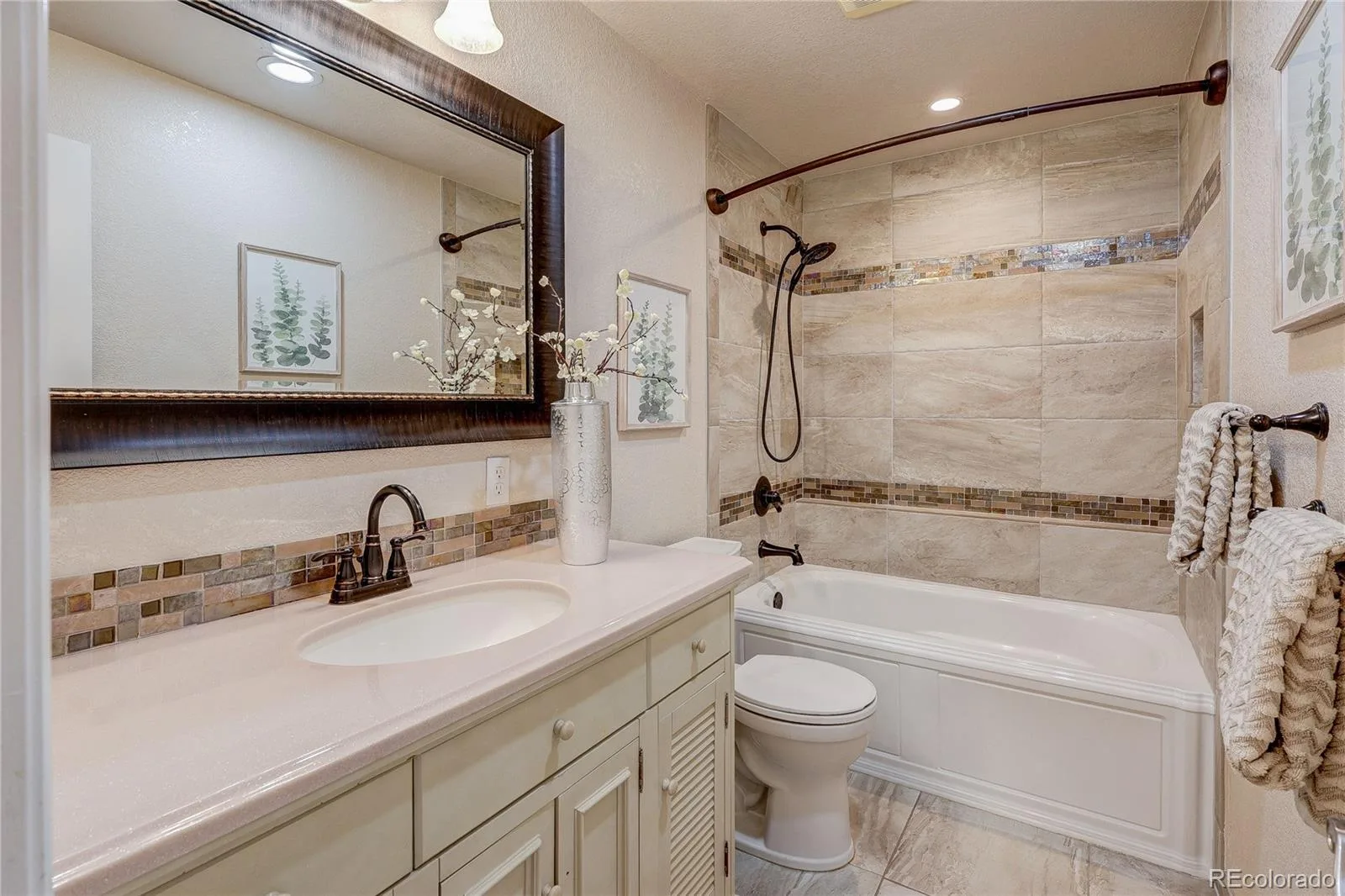 811 S Newcombe Way Lakewood CO 80226 MLS #REC5824160 06192026232723 1600 17