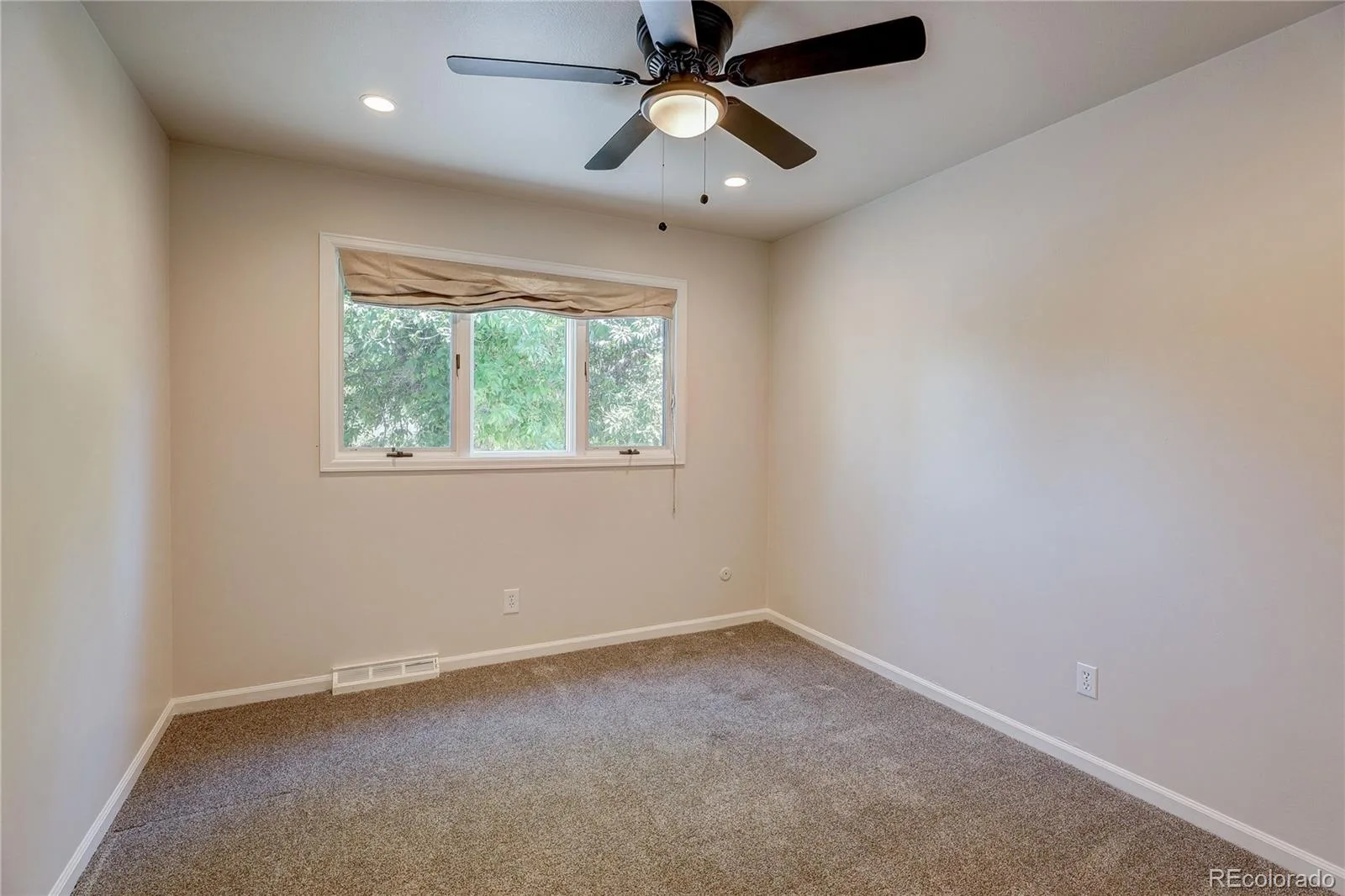 811 S Newcombe Way Lakewood CO 80226 MLS #REC5824160 06192026232723 1600 18