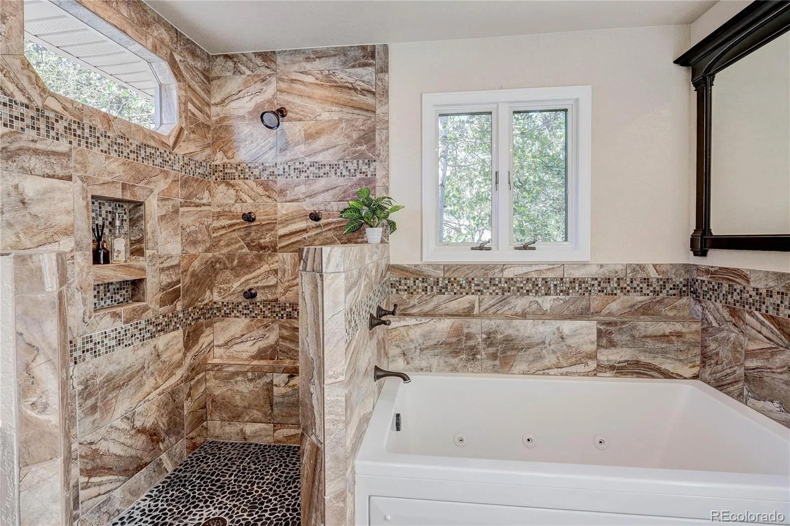 811 S Newcombe Way Lakewood CO 80226 MLS #REC5824160 06192026232723 1600 23