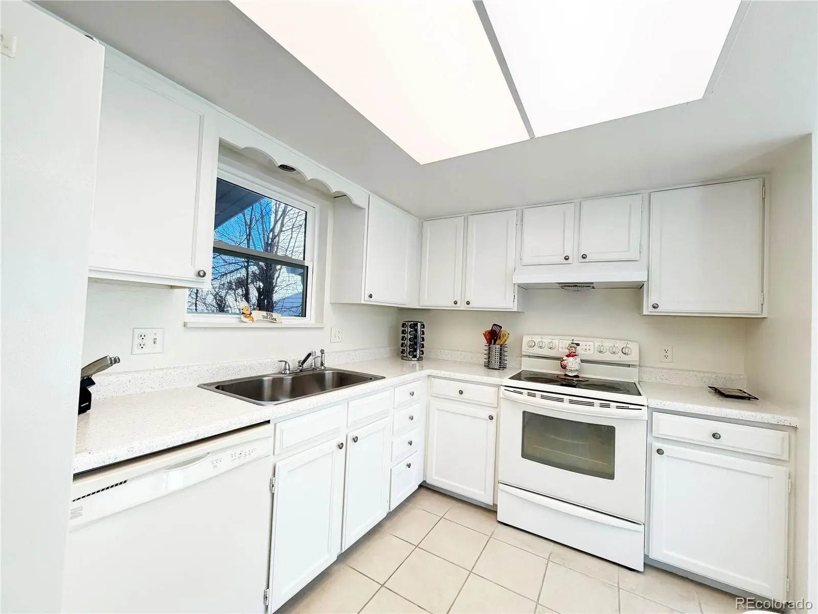 2466 S Vaughn Way #B Aurora CO 80014 MLS #REC5828304 03212026055106 1600 4
