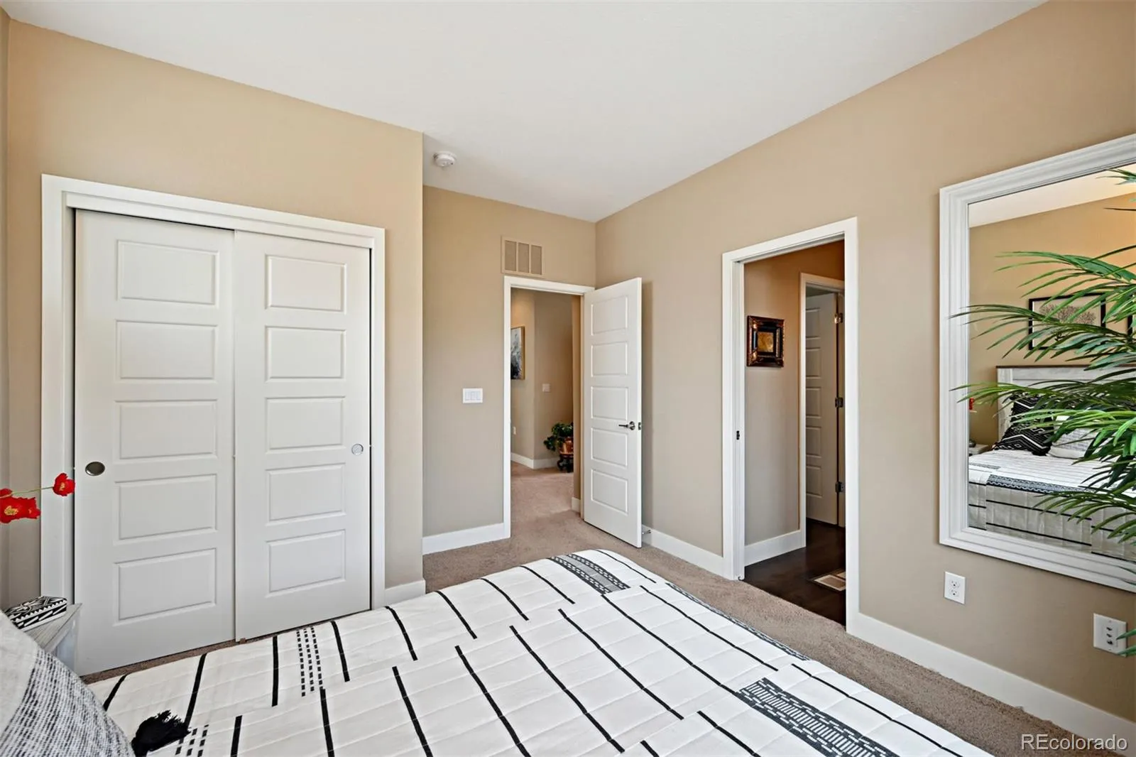 15569 W La Salle Avenue Lakewood CO 80228 MLS #REC5828975 05022026060210 1600 24