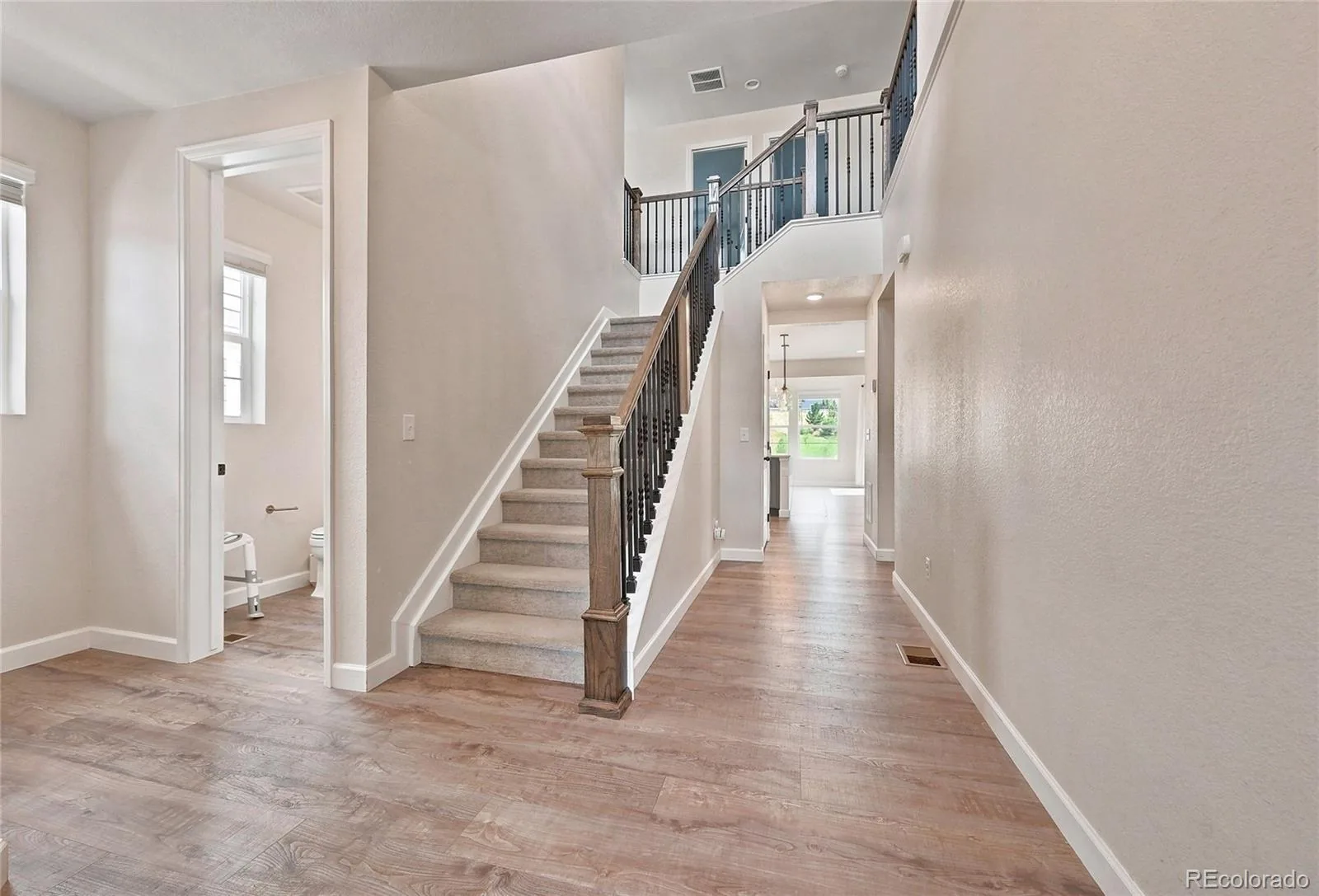 5462 Gray Wolf Lane Castle Rock CO 80104 | MLS #REC5830698 08302026173633 1600 1
