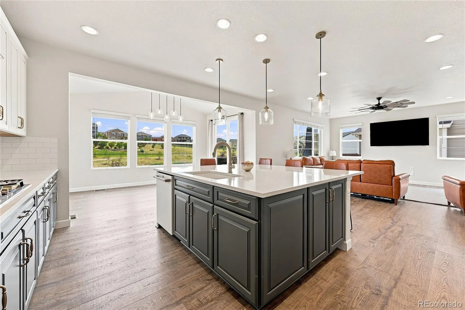 5462 Gray Wolf Lane Castle Rock CO 80104 | MLS #REC5830698 08302026173633 1600 6