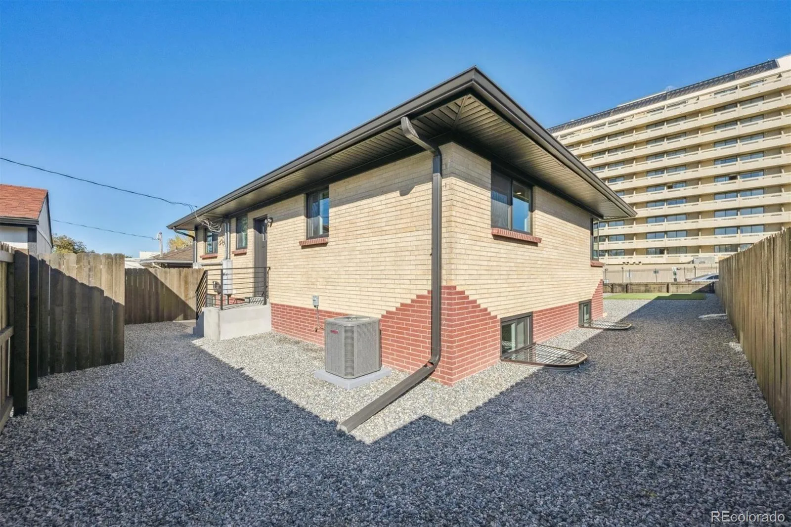 3323 Poplar Street #3323 Denver CO 80207 | MLS #REC5846020 07032026193757 1600 16