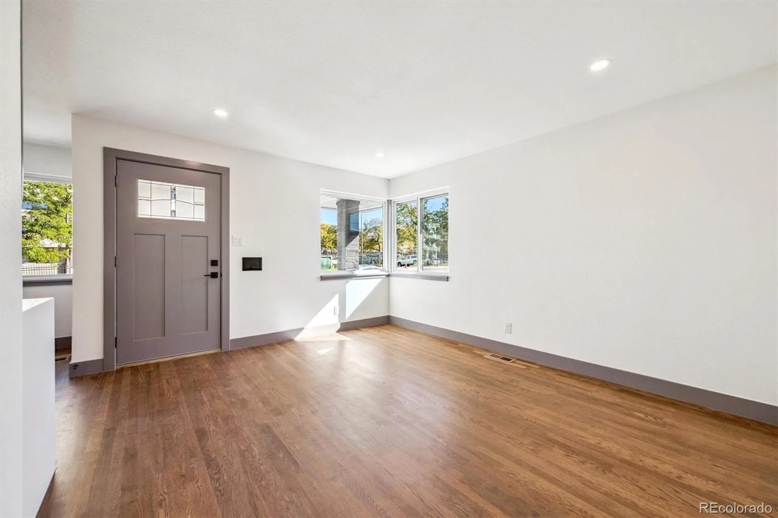 3323 Poplar Street #3323 Denver CO 80207 | MLS #REC5846020 07032026193757 1600 2