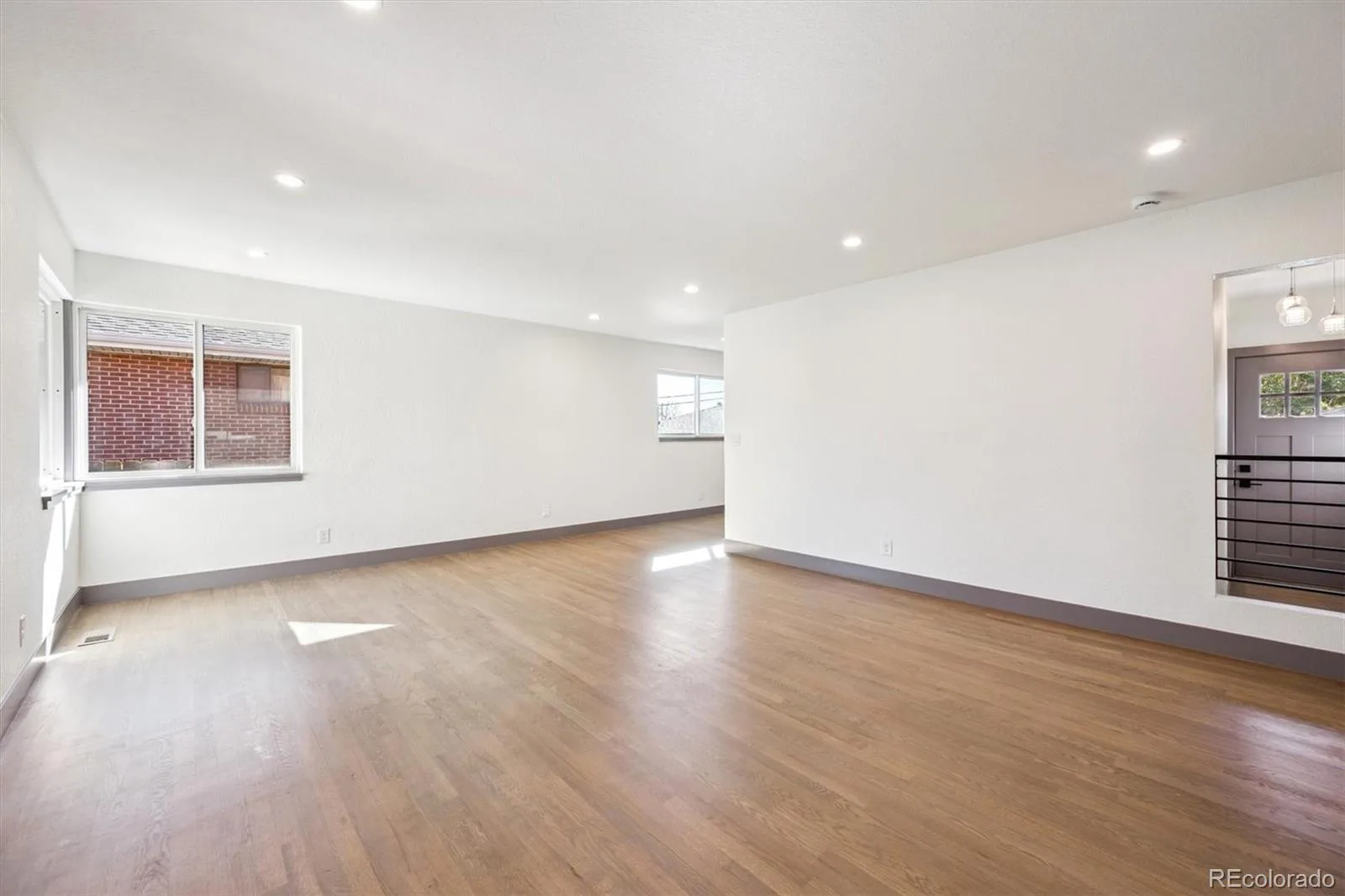 3323 Poplar Street #3323 Denver CO 80207 | MLS #REC5846020 07032026193757 1600 4