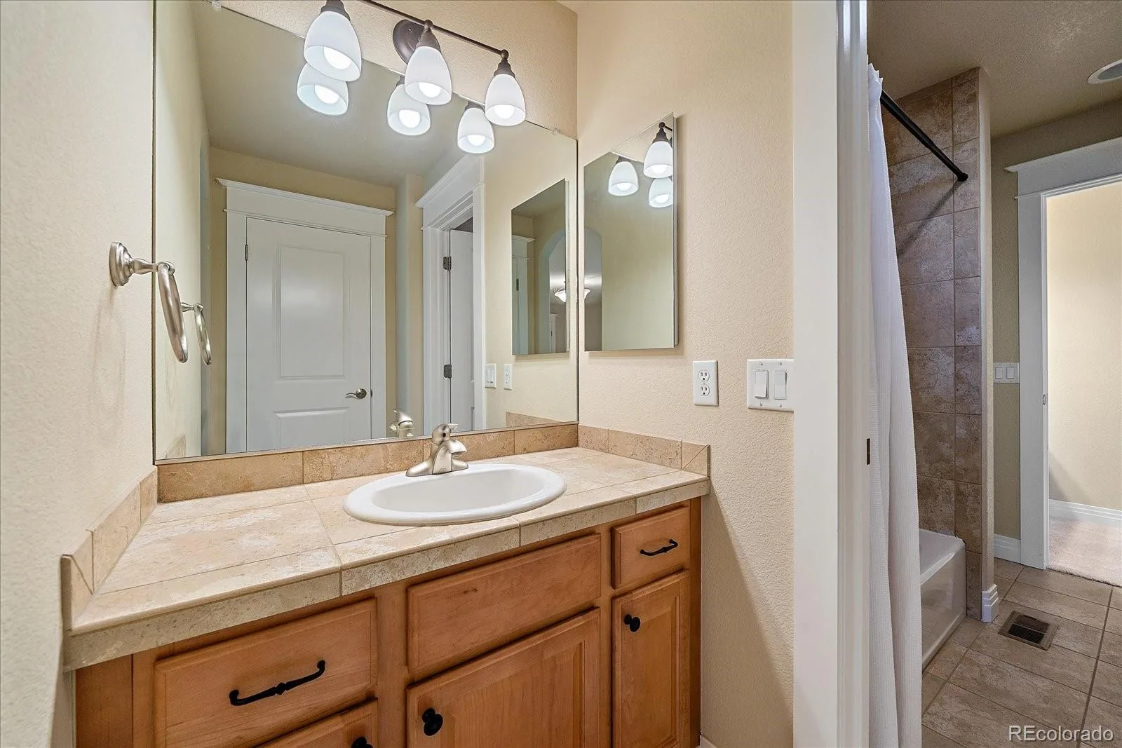 6265 Diamond Ridge Parkway Castle Rock CO 80108 MLS #REC5853286 06262026201309 1600 29