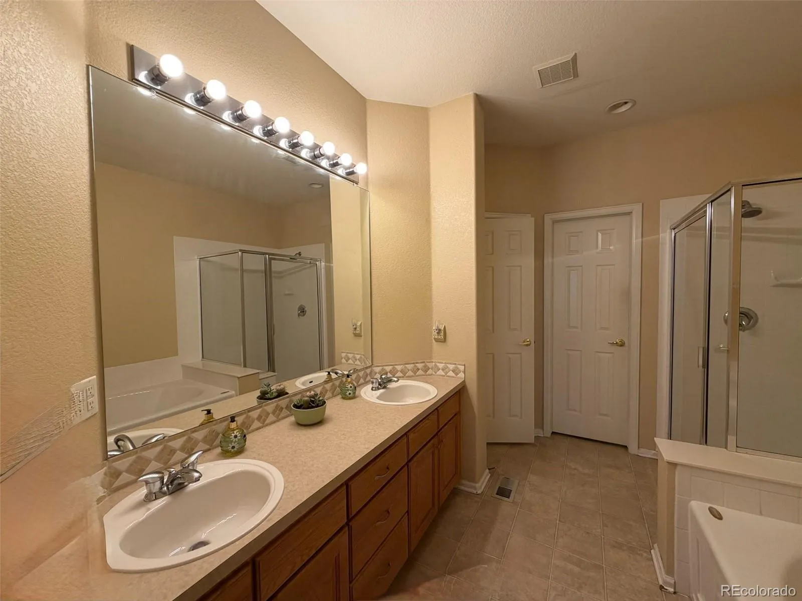 7474 W Saratoga Place Littleton CO 80123 MLS #REC5858970 05142026212008 1600 10