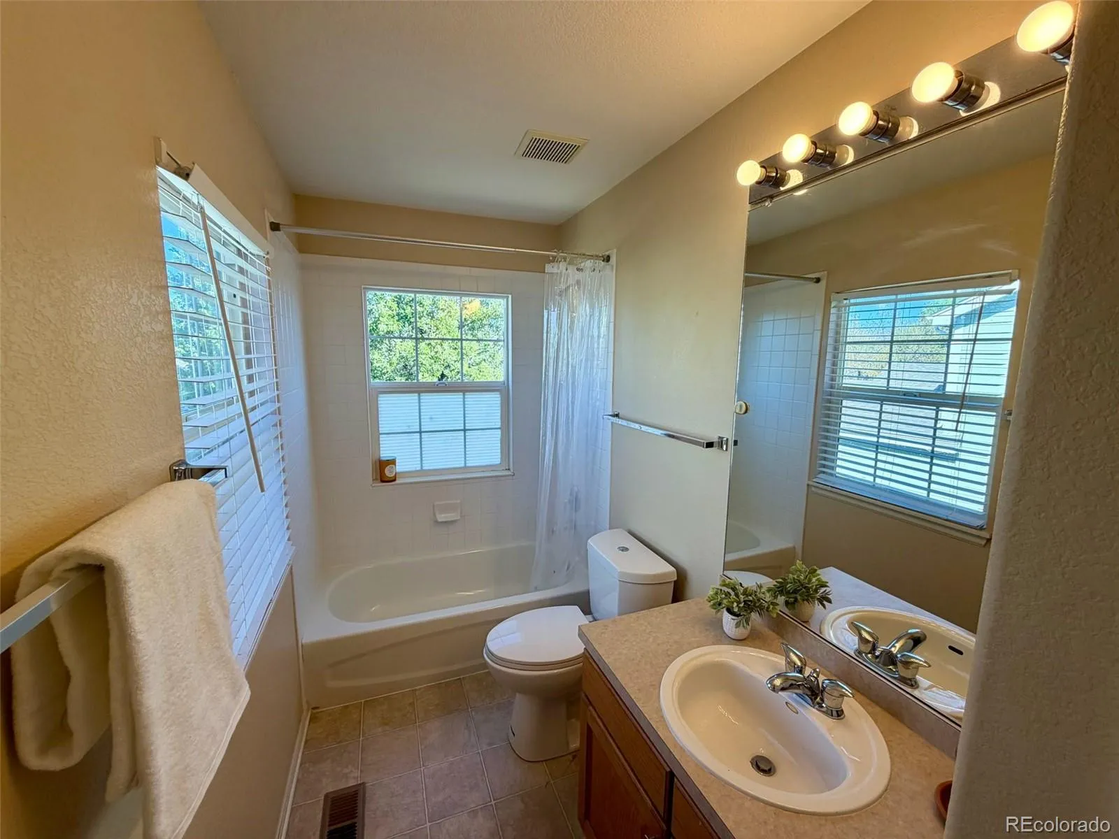 7474 W Saratoga Place Littleton CO 80123 MLS #REC5858970 05142026212008 1600 18