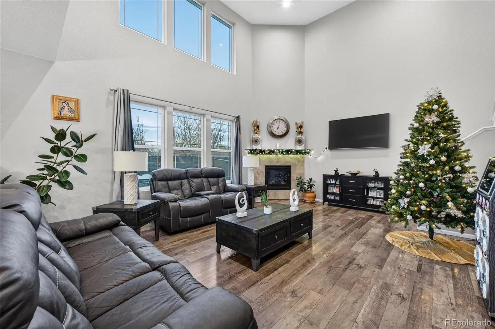 12102025011214 1600 1