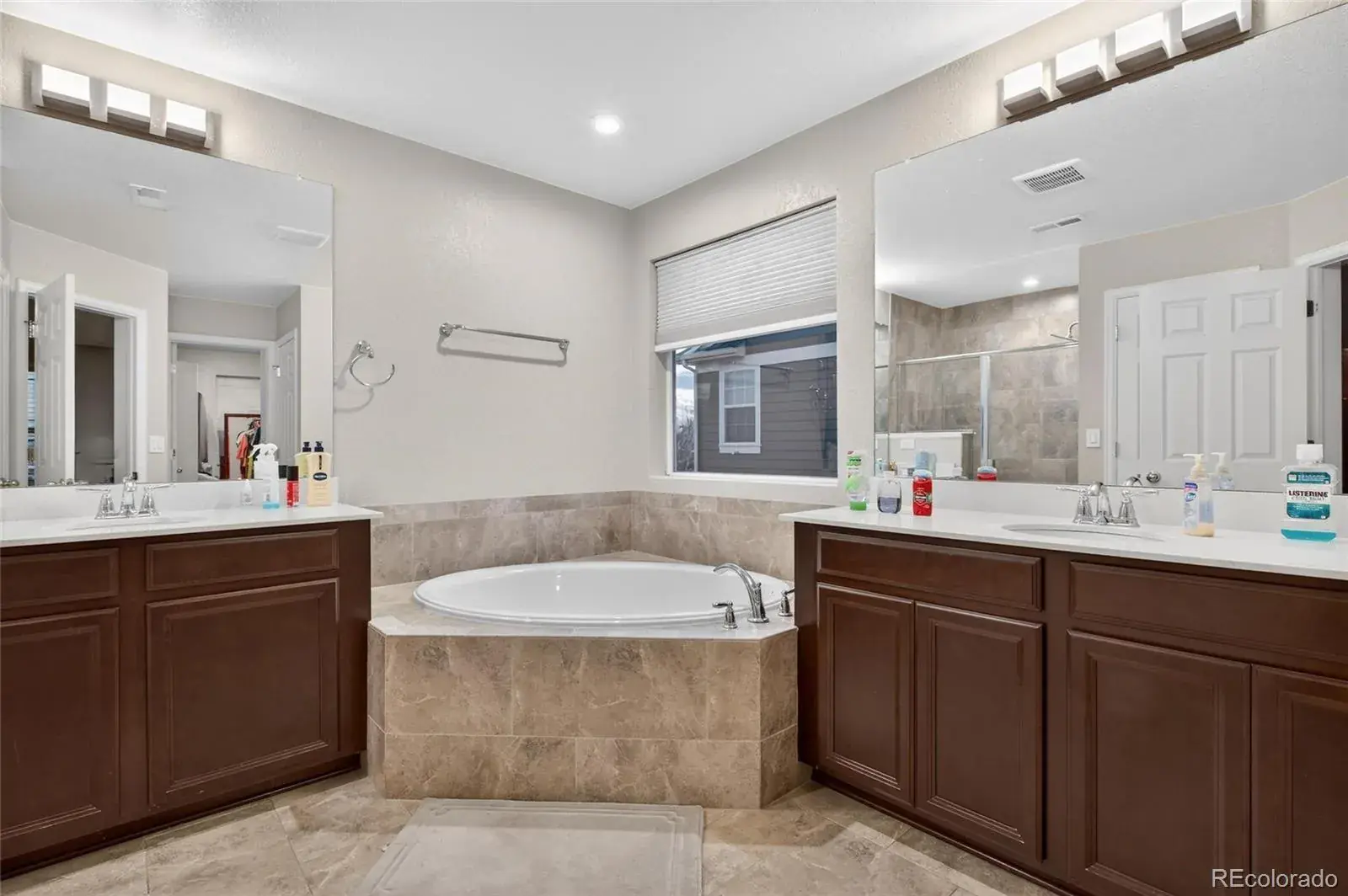 12102025011214 1600 16