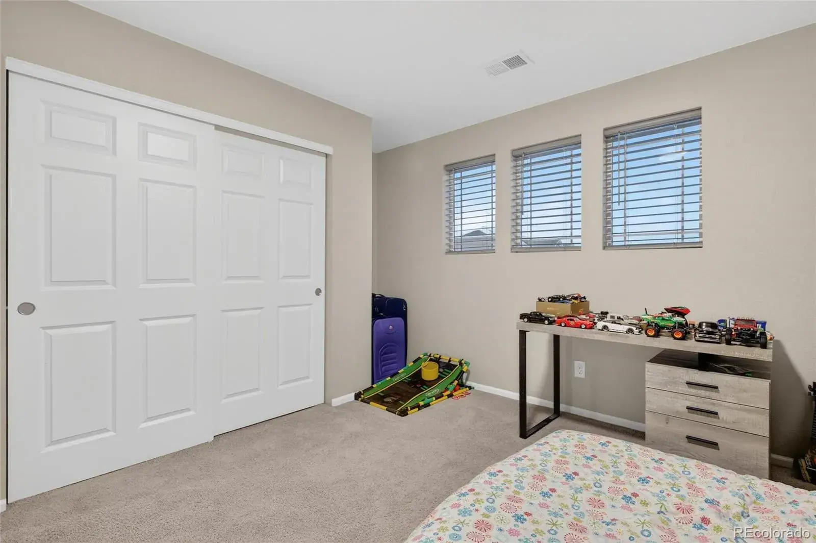 12102025011214 1600 17