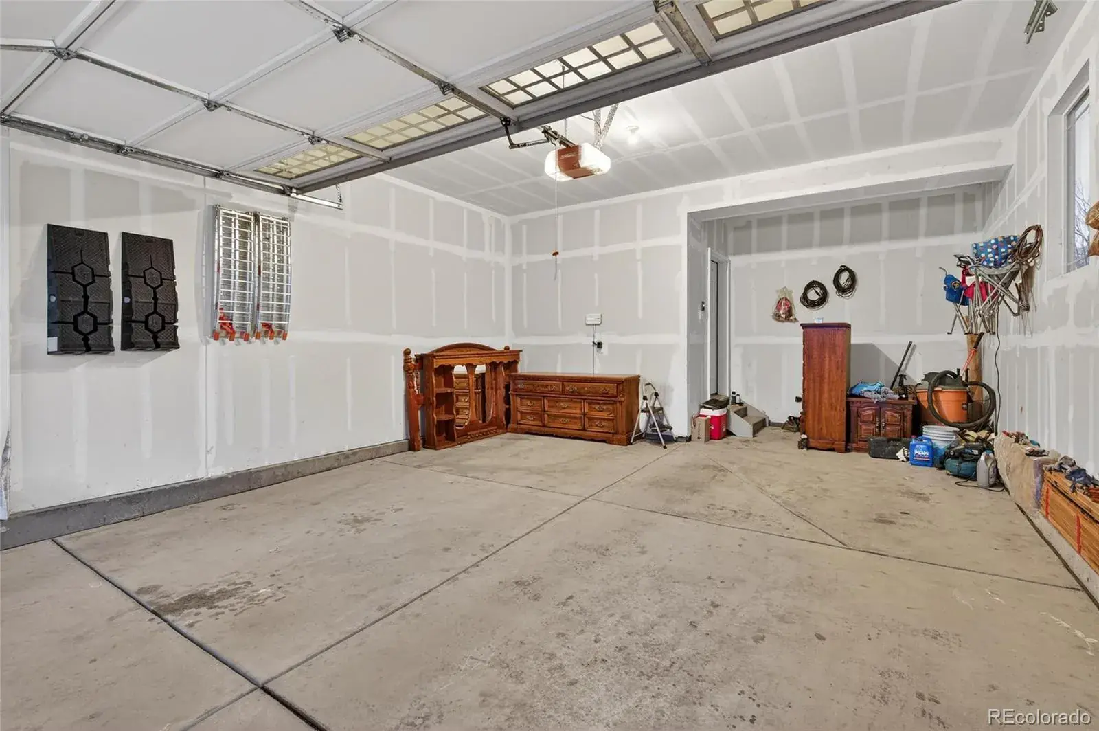 12102025011214 1600 19