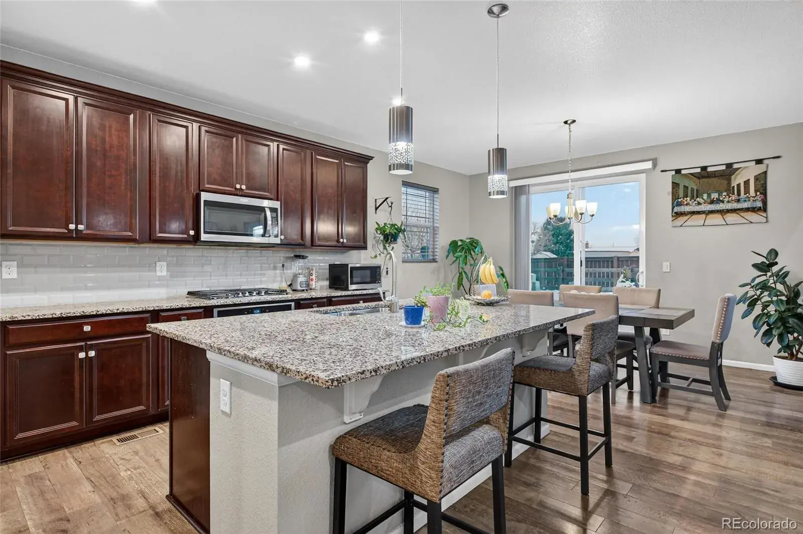 12102025011214 1600 3