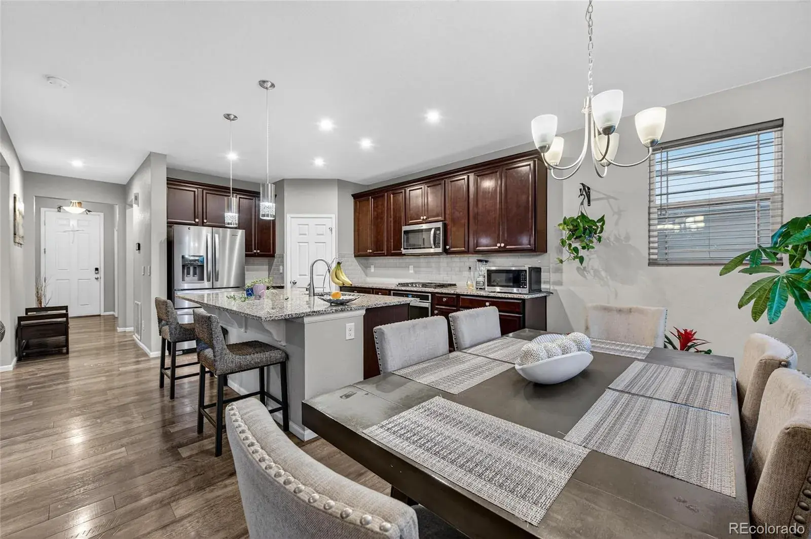 12102025011214 1600 6