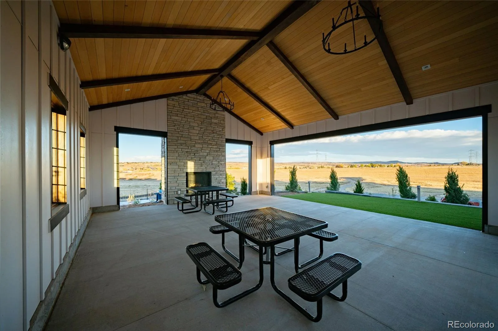 8958 Whiteclover Street Littleton CO 80125 | MLS #REC5866955 07232026211315 1600 28