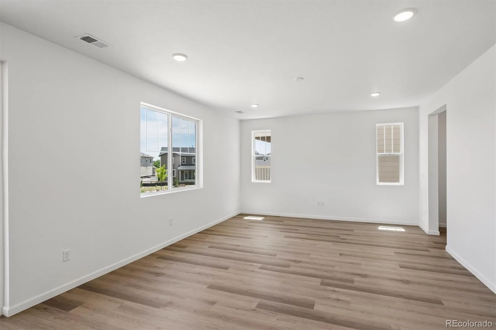 444 S Rifle Street Aurora CO 80017 MLS #REC5869139 06092026154422 1600 10