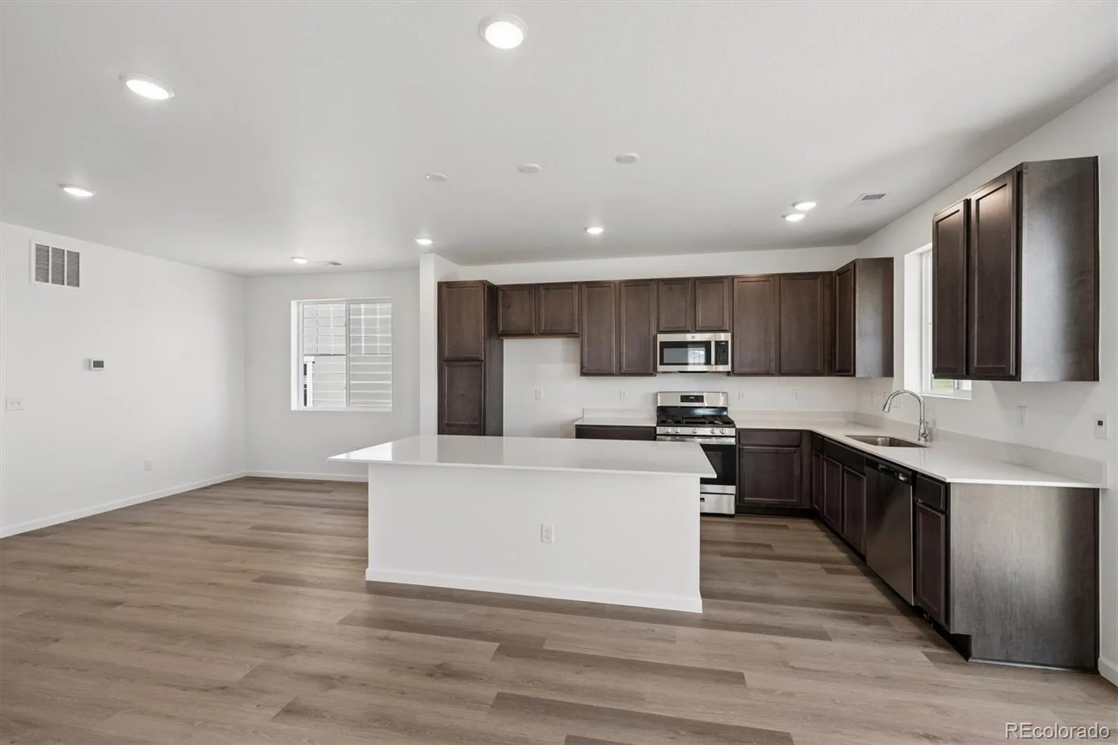 444 S Rifle Street Aurora CO 80017 MLS #REC5869139 06092026154422 1600 6