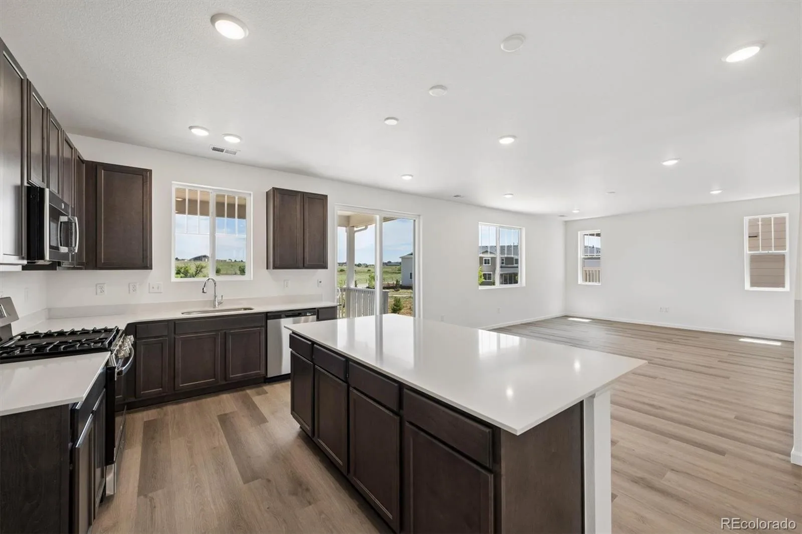 444 S Rifle Street Aurora CO 80017 MLS #REC5869139 06092026154422 1600 8