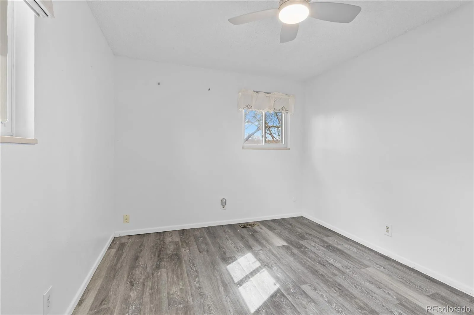 04092026144043 1600 24