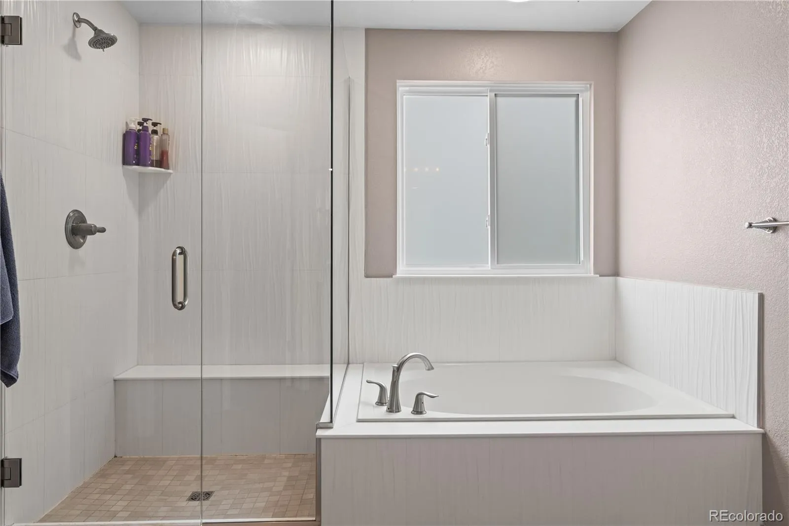6144 S Ventura Court Aurora CO 80016 MLS #REC5871975 04222026141957 1600 26