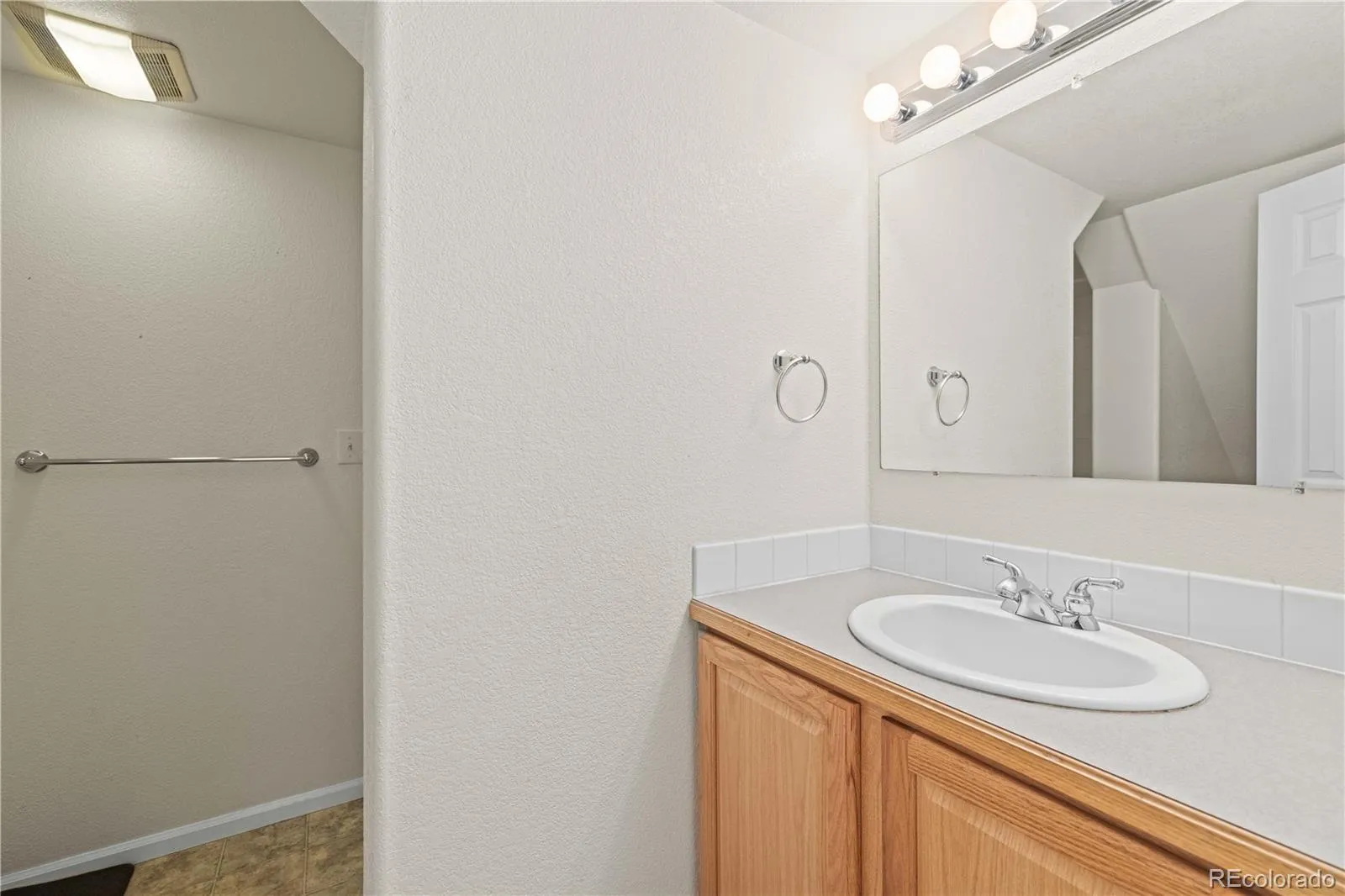6144 S Ventura Court Aurora CO 80016 MLS #REC5871975 04222026141957 1600 37