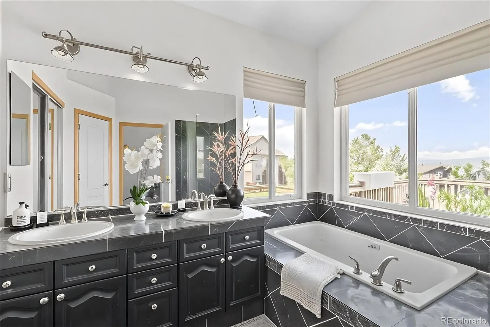 6839 Solana Drive Castle Pines CO 80108 | MLS #REC5872735 08172026175843 1600 20