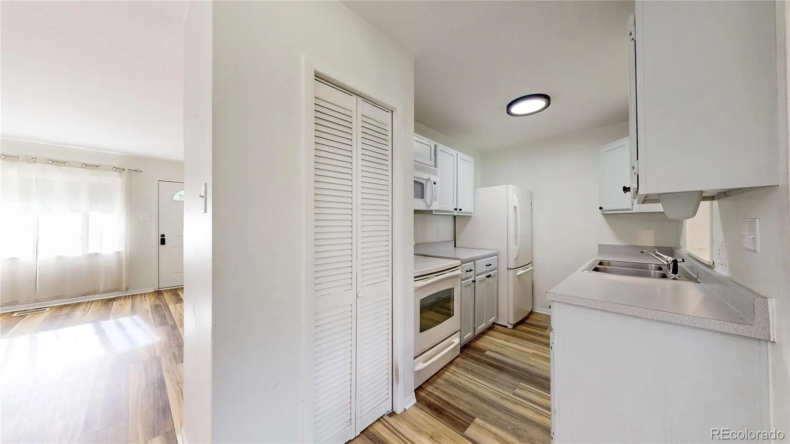 3215 S Forest Street Denver CO 80222 | MLS #REC5877249 06182026052122 1600 12