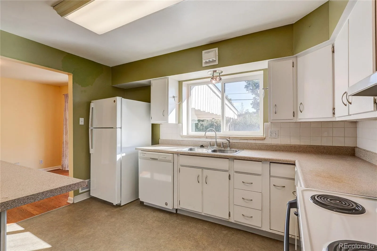 1140 S Gray Street Lakewood CO 80232 | MLS #REC5881299 10112026145041 1600 6