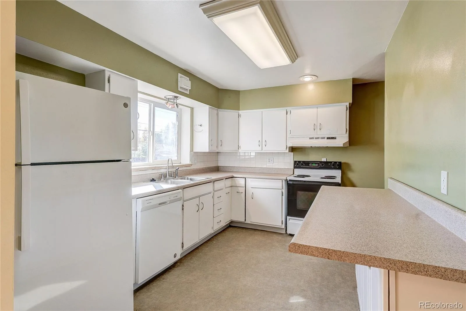 1140 S Gray Street Lakewood CO 80232 | MLS #REC5881299 10112026145041 1600 7