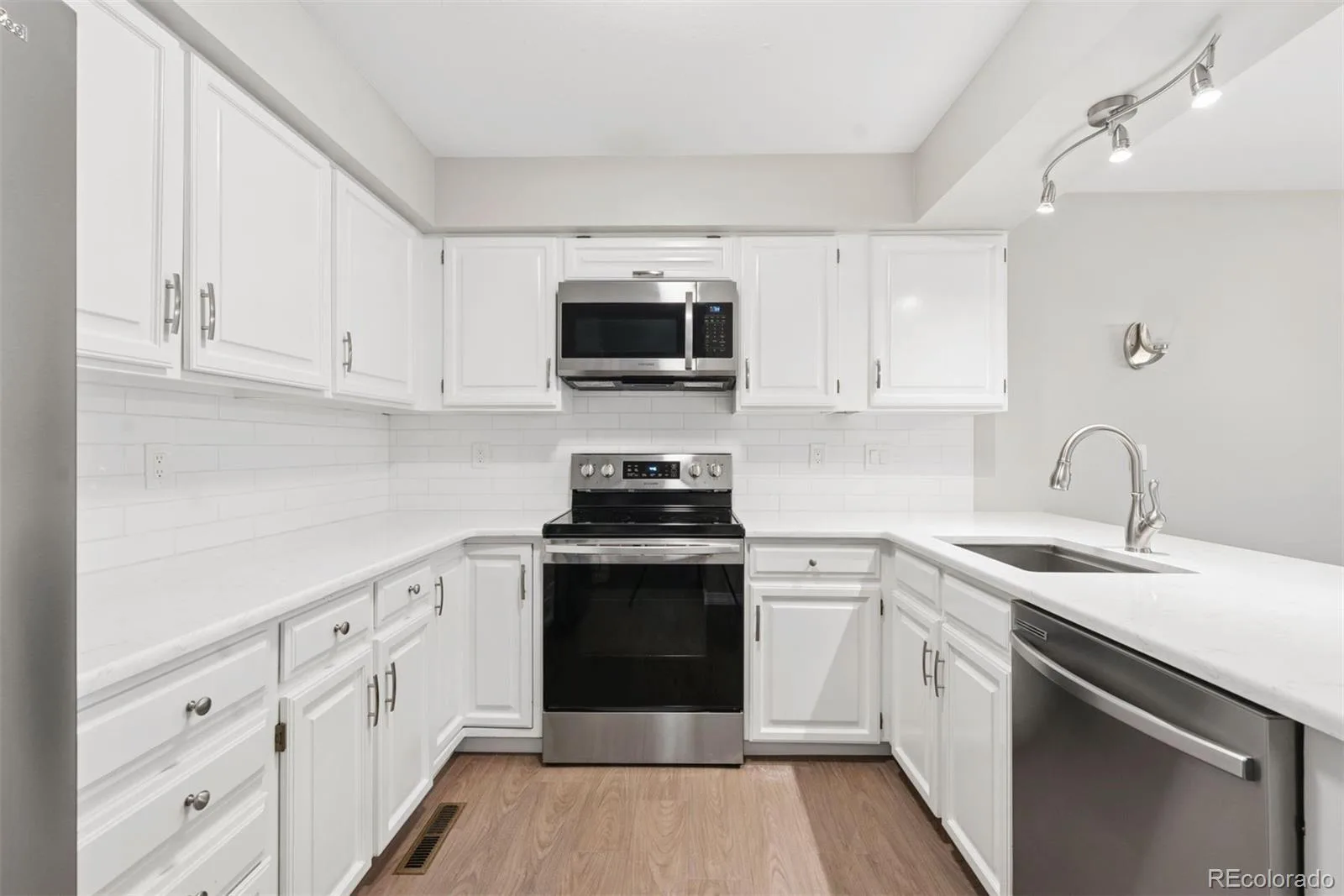 6043 E Briarwood Drive Englewood CO 80112 | MLS #REC5882419 08142026144807 1600 10