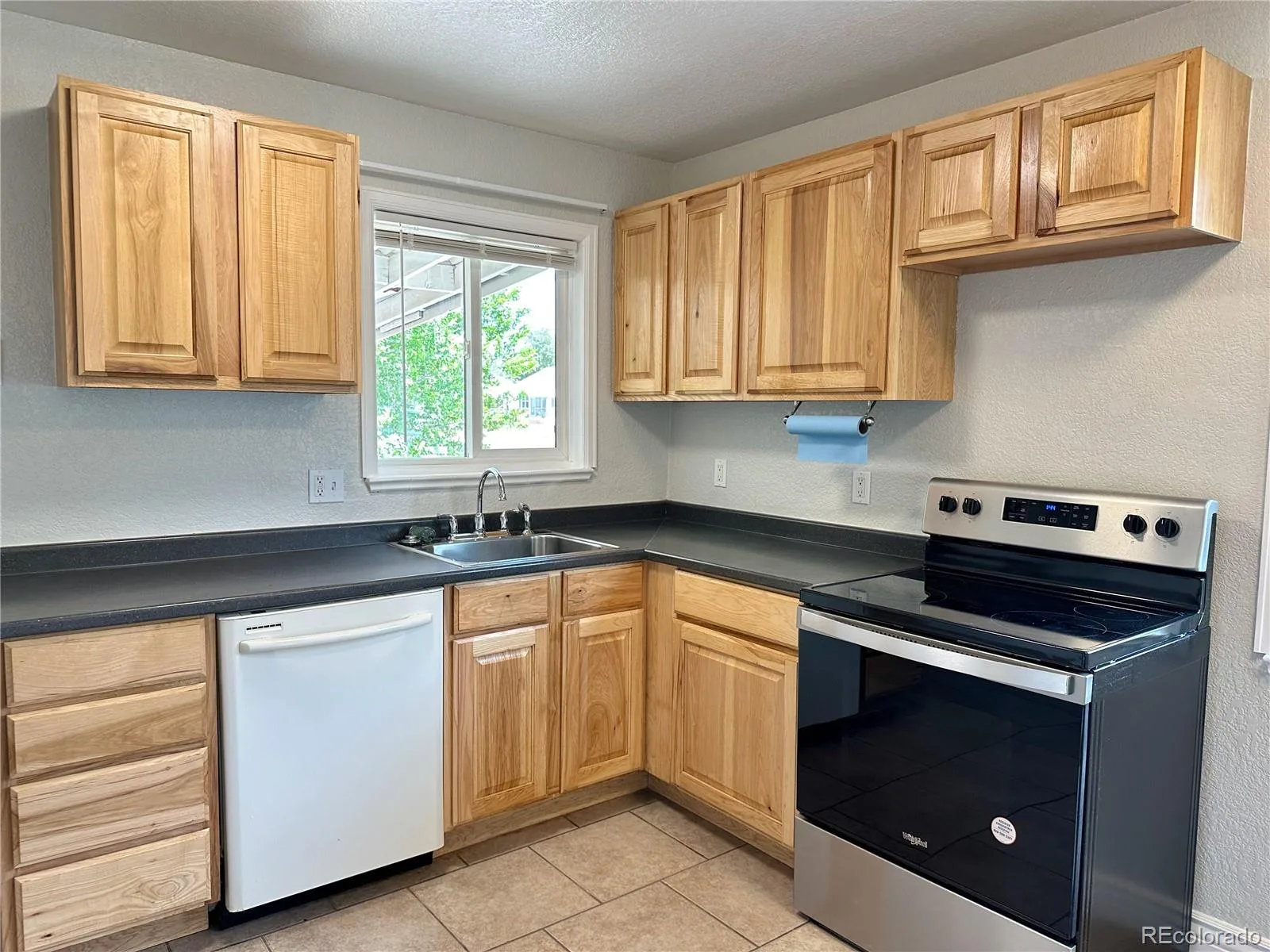 891 Lansing Street Aurora CO 80010 | MLS #REC5883420 08022026053135 1600 6