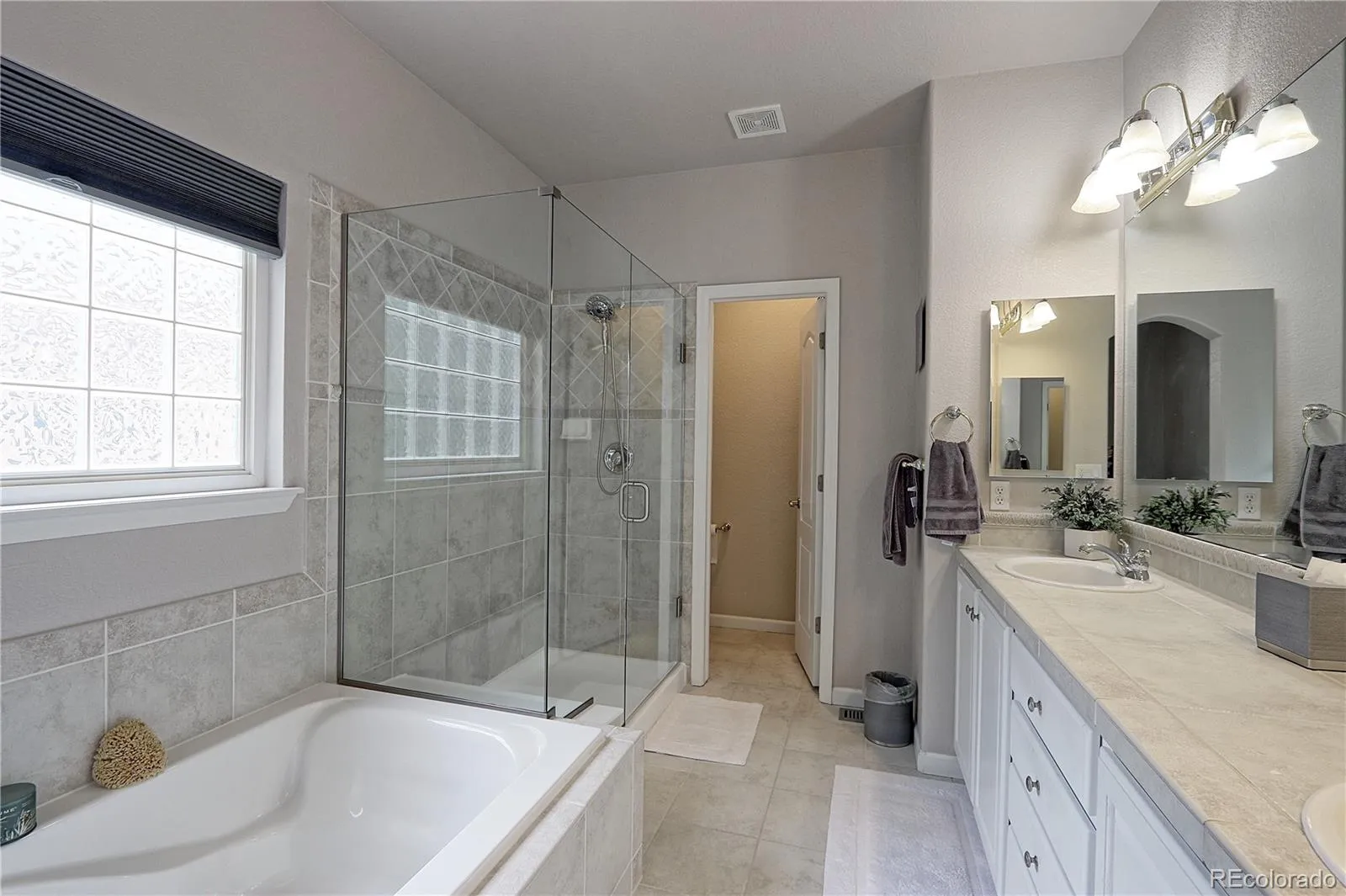 1677 Metropolitan Drive Longmont CO 80504 MLS #REC5884188 05202026001040 1600 13