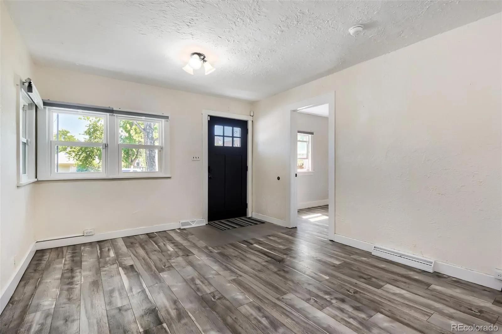 3255 S Corona Street Englewood CO 80113 MLS #REC5888636 05132026210024 1600 2