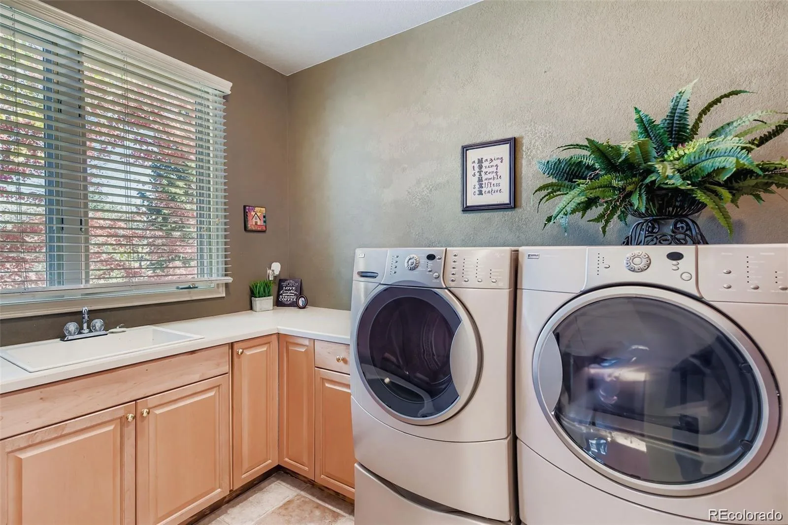 9410 S Silent Hills Drive Lone Tree CO 80124 | MLS #REC5893913 08072026215702 1600 41