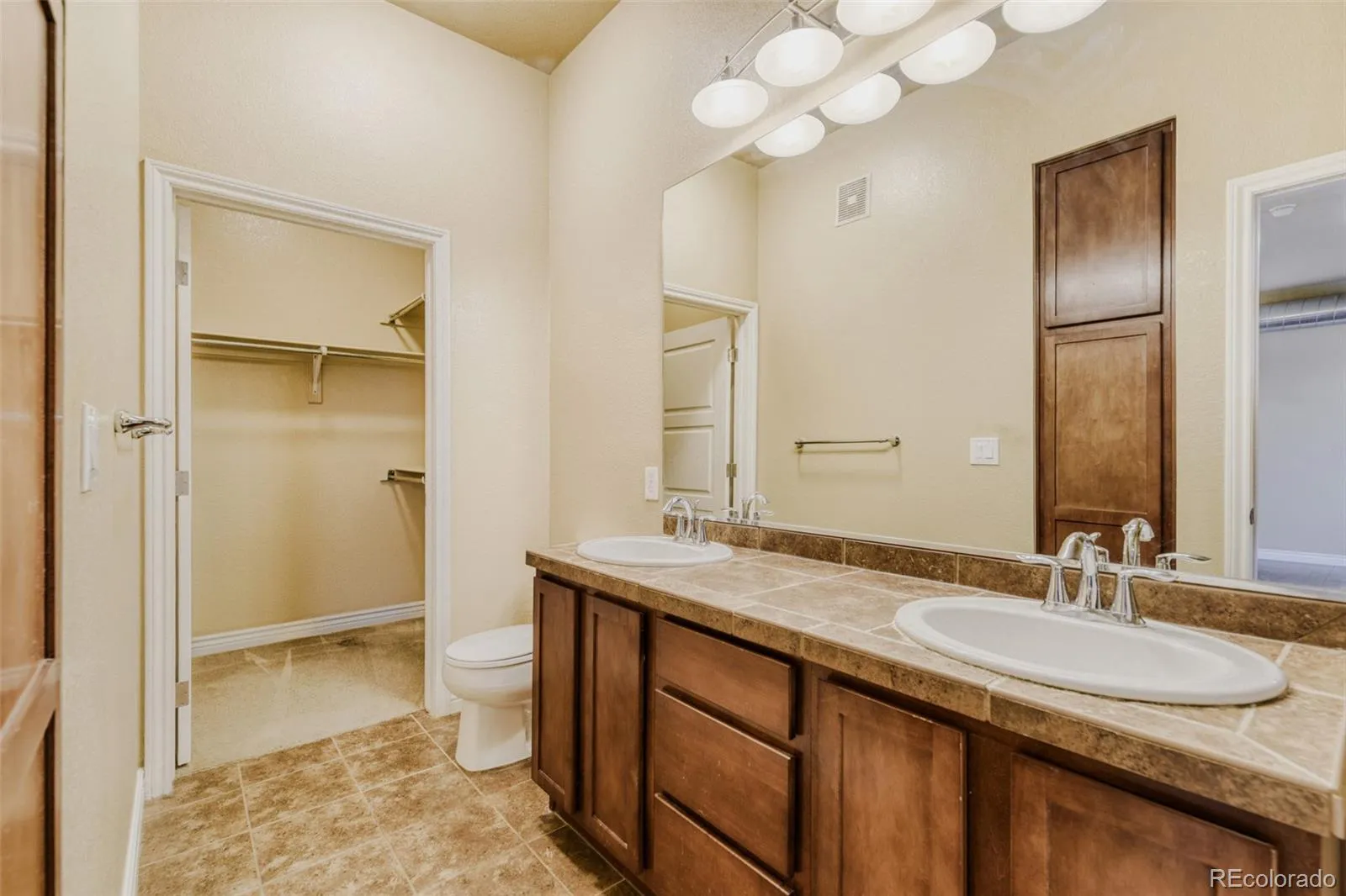 10111 Inverness Main Street #218 Englewood CO 80112 | MLS #REC5900271 04032026215817 1600 14
