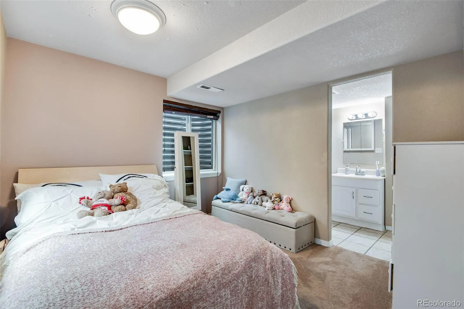 1179 S Alton Court Denver CO 80247 MLS #REC5902380 05012026032324 1600 26
