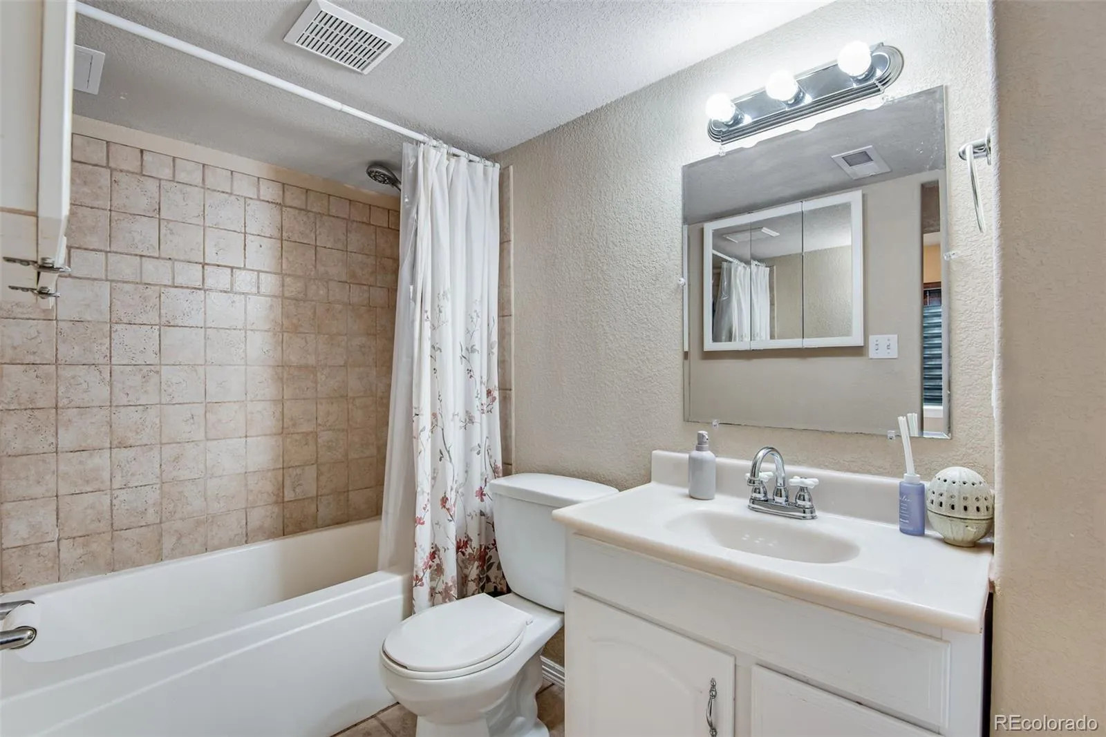 1179 S Alton Court Denver CO 80247 MLS #REC5902380 05012026032324 1600 27