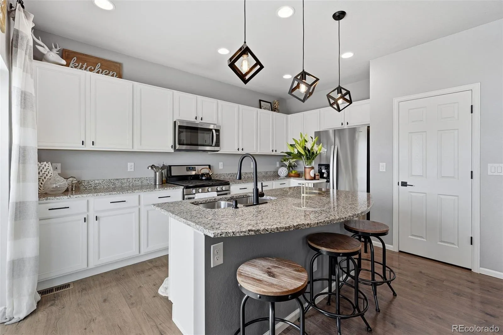 04132026222333 1600 11