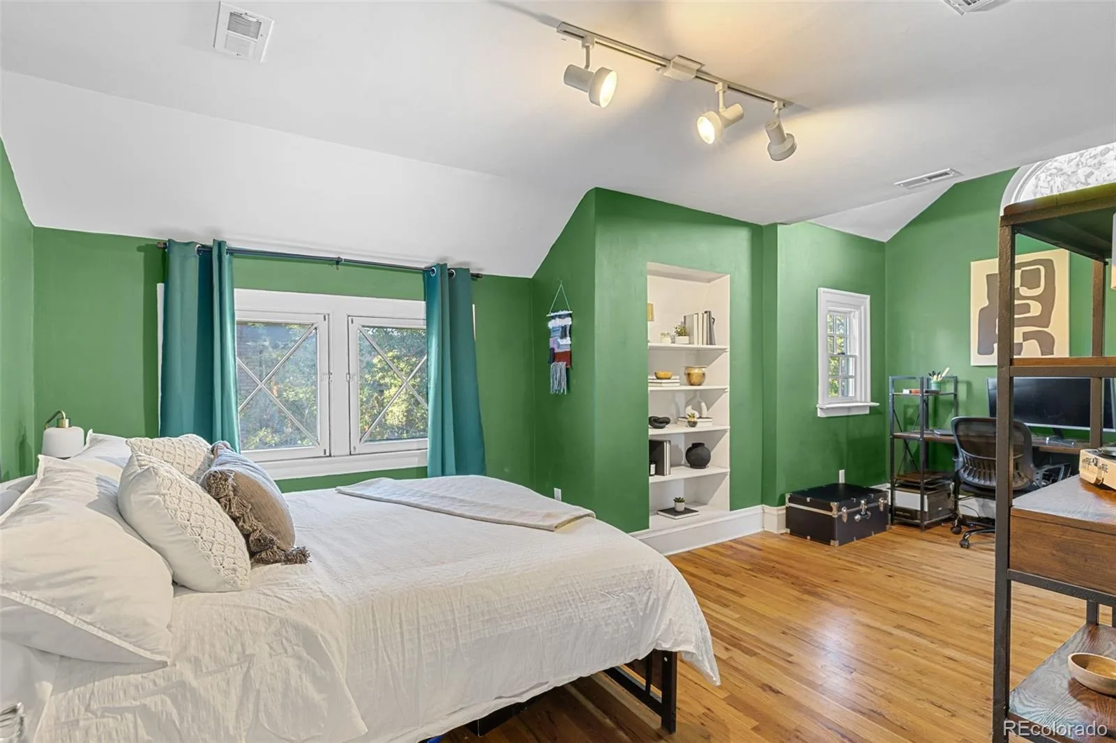 725 N Downing Street Denver CO 80218 | MLS #REC5918932 09242026065457 1600 31