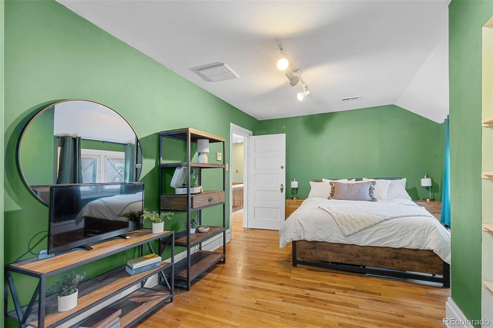 725 N Downing Street Denver CO 80218 | MLS #REC5918932 09242026065457 1600 33