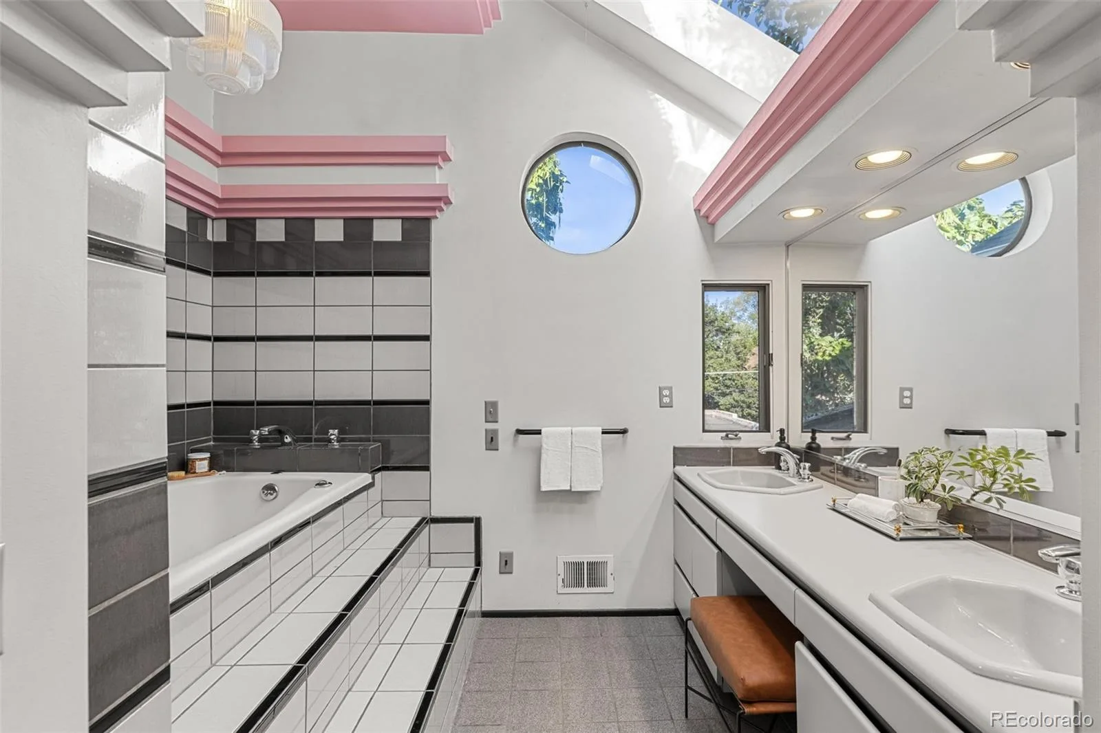 725 N Downing Street Denver CO 80218 | MLS #REC5918932 09242026065457 1600 34