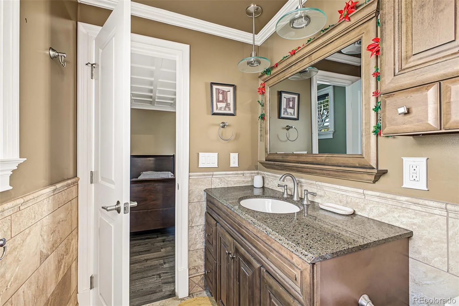 3132 S Boston Court Denver CO 80231 | MLS #REC5923914 10092026004853 1600 24