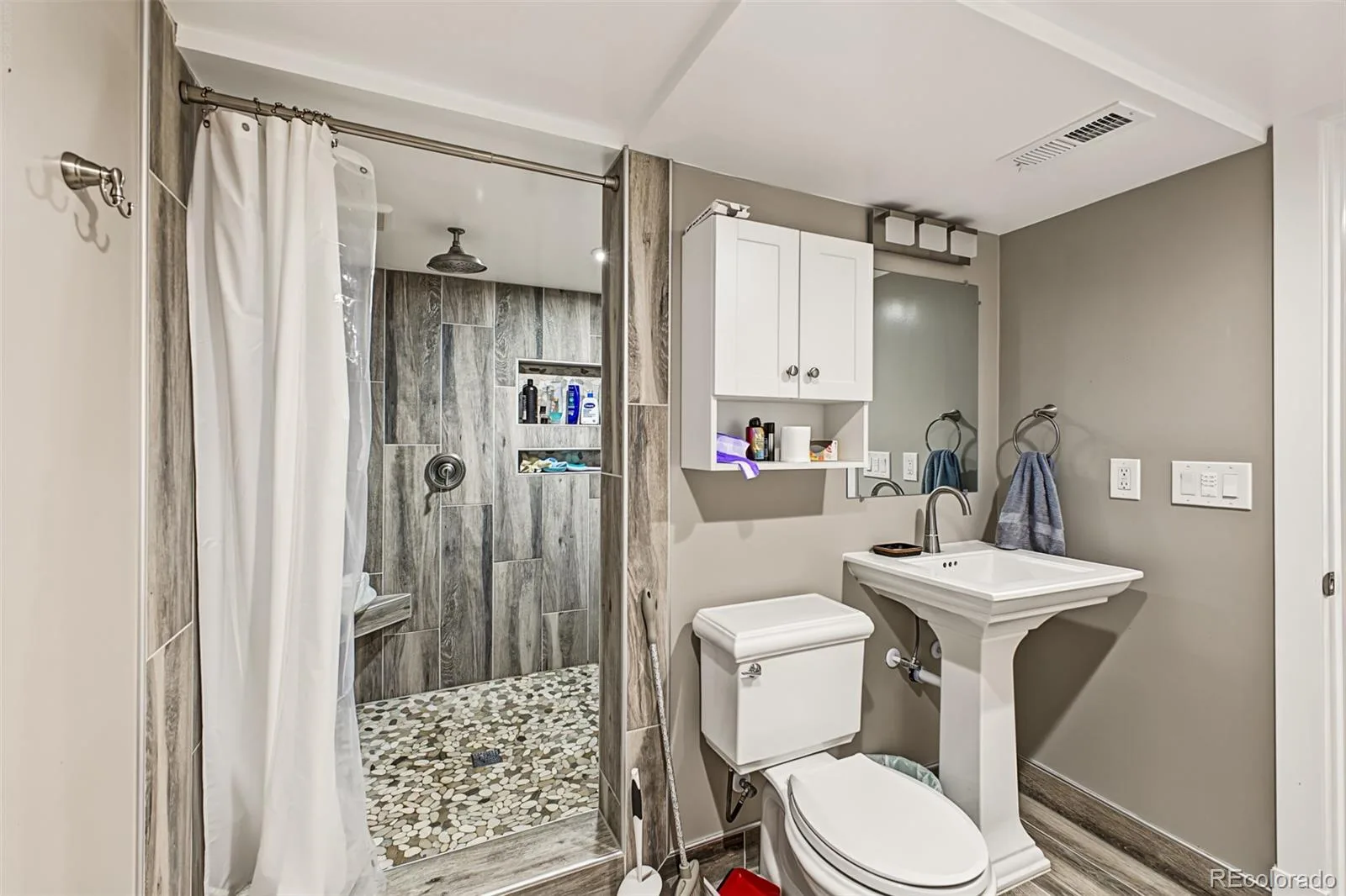3132 S Boston Court Denver CO 80231 | MLS #REC5923914 10092026004853 1600 41