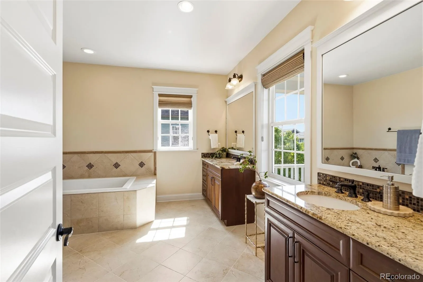 9427 E 51st Drive Denver CO 80238 | MLS #REC5924478 08202026033613 1600 22