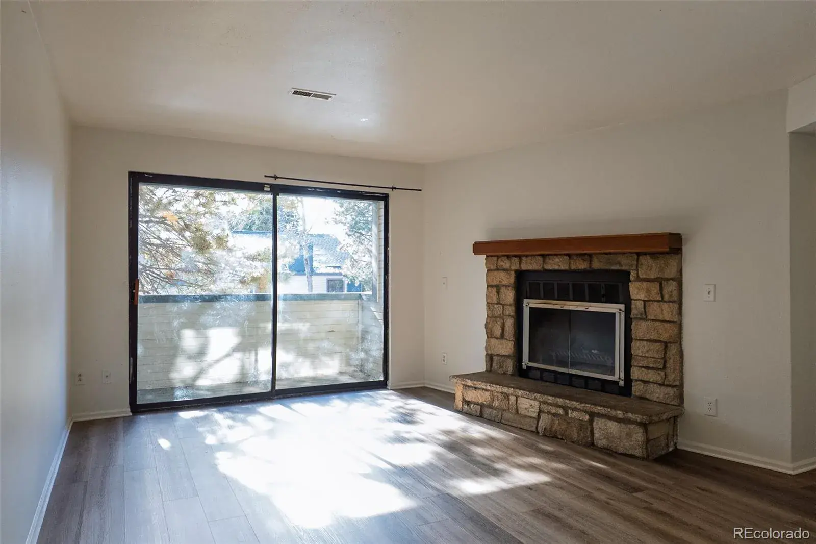 16001 E Alaska Place #7 Aurora CO 80017 MLS #REC5925760 12092025005508 1600 8