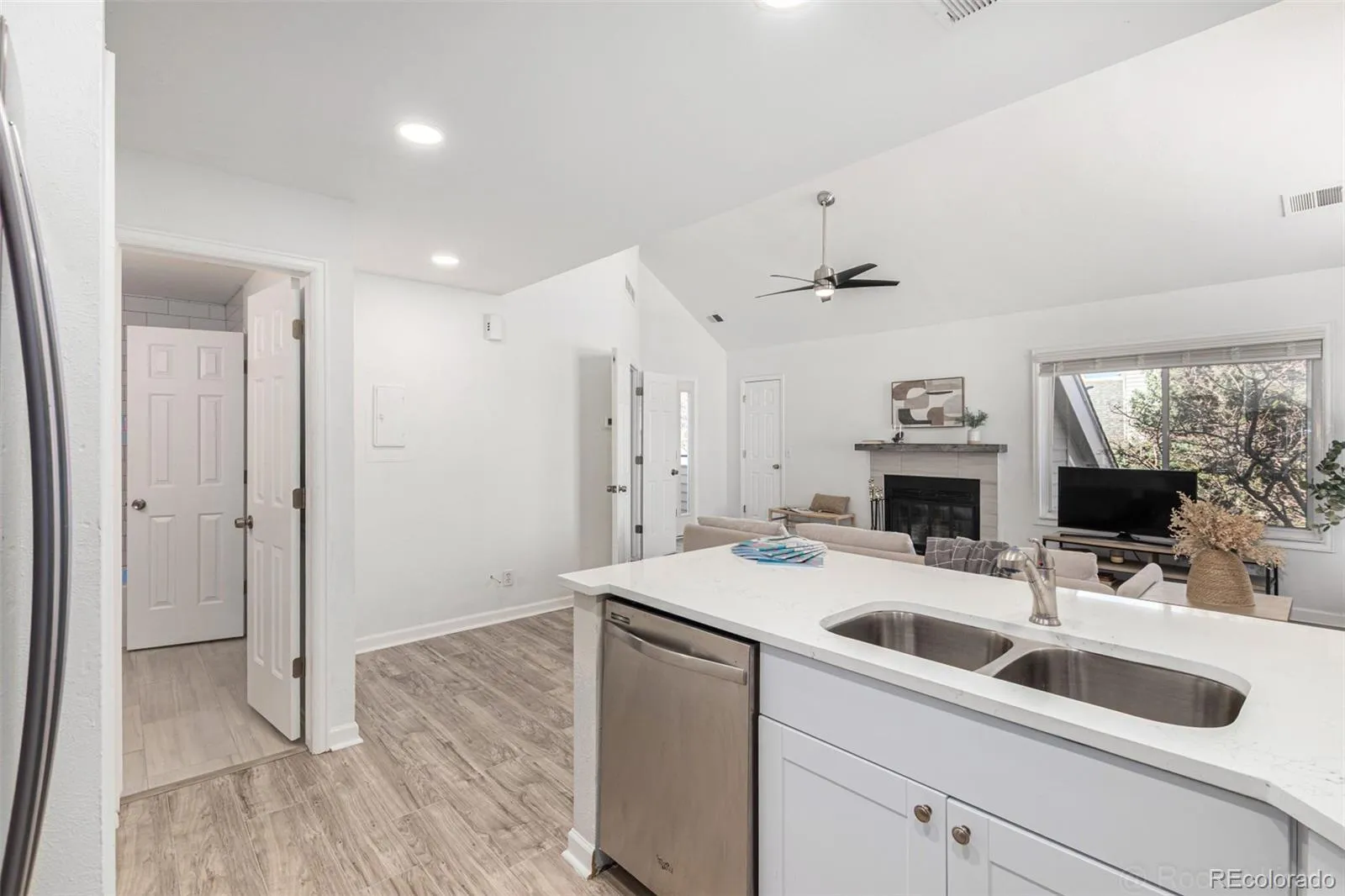 8500 E Jefferson Avenue #17C Denver CO 80237 MLS #REC5925860 05082026154617 1600 10