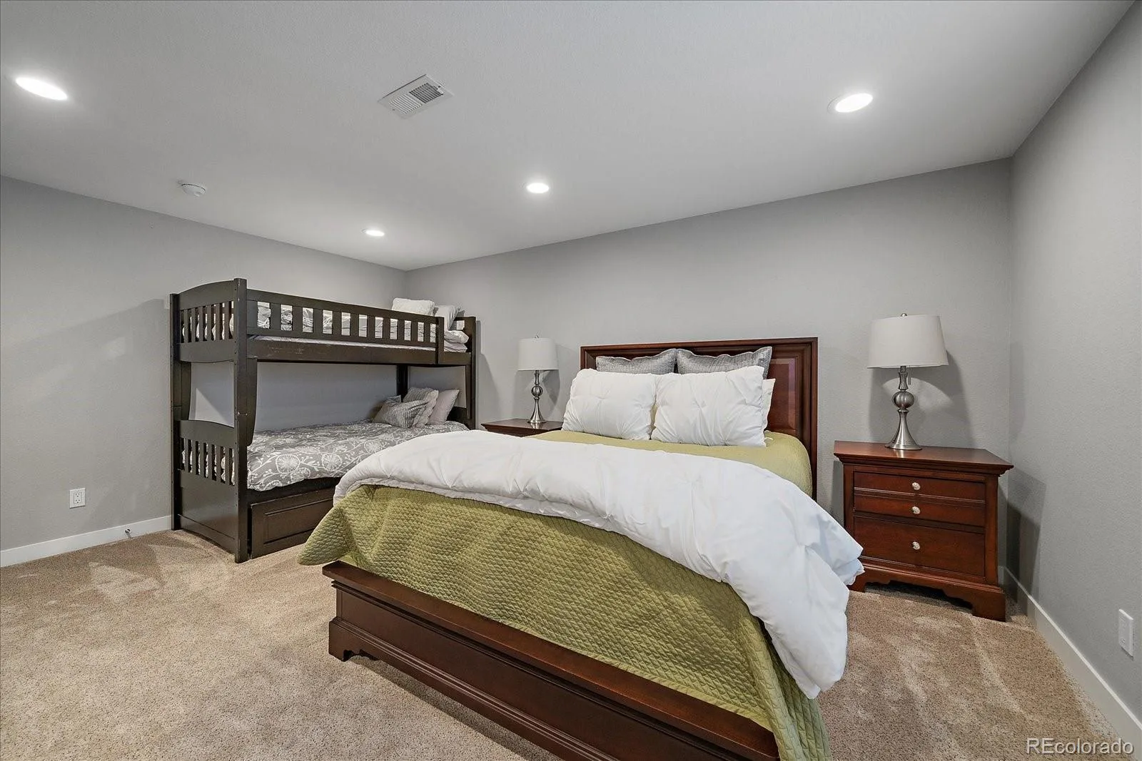 12 Willow Oak Littleton CO 80127 | MLS #REC5926184 08272026221101 1600 38