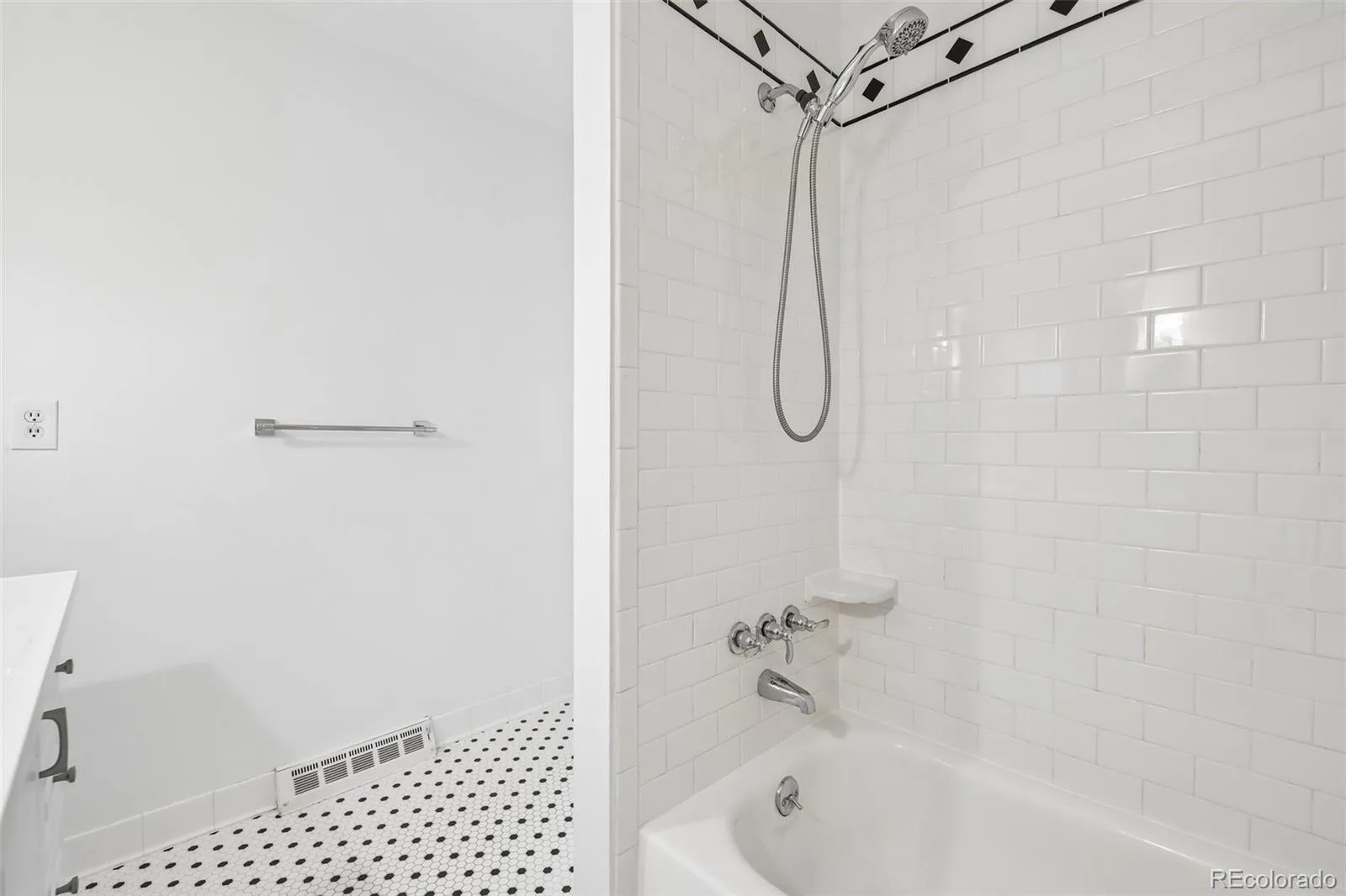 10409 W Exposition Drive Lakewood CO 80226 MLS #REC5927668 06102026162004 1600 29